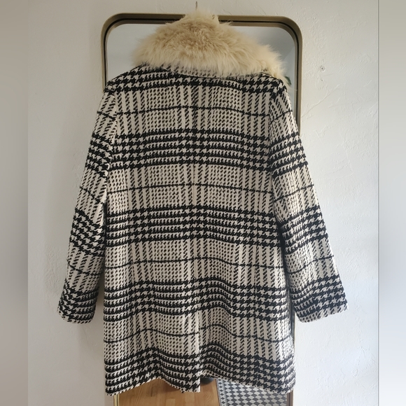 Banana Republic Houndstooth Jacket w/removable Fur Collar, Size L - Picture 2 of 6